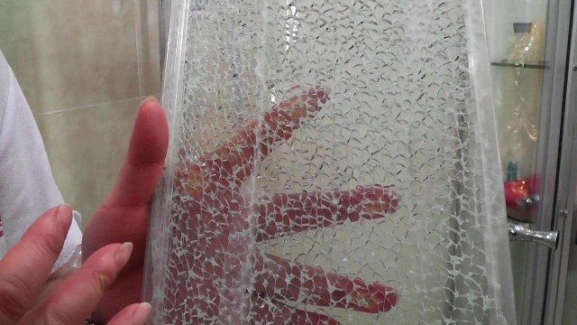 雙瀟玻璃貼膜分享淋浴房貼防爆膜起到的作用！