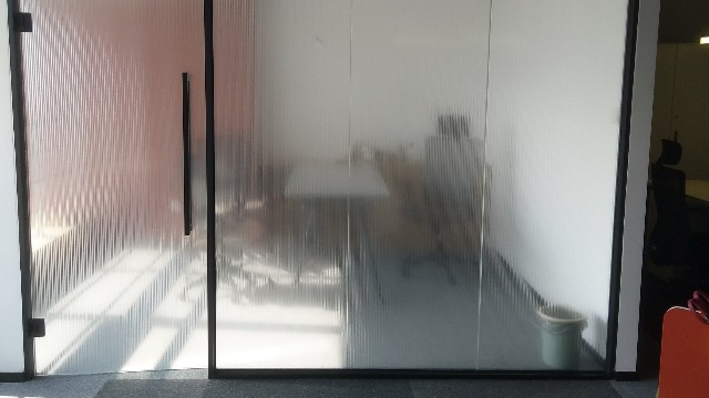 上海磨砂膜哪家好_ 如何將自然元素融入玻璃裝飾畫中？