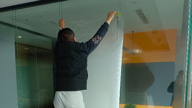 上海玻璃貼膜-玻璃裝飾保護膜選擇那種類型的比較好