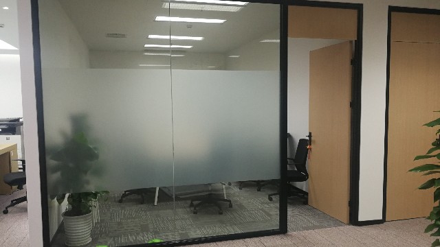 辦公室玻璃貼磨砂膜可以起到什么效果？